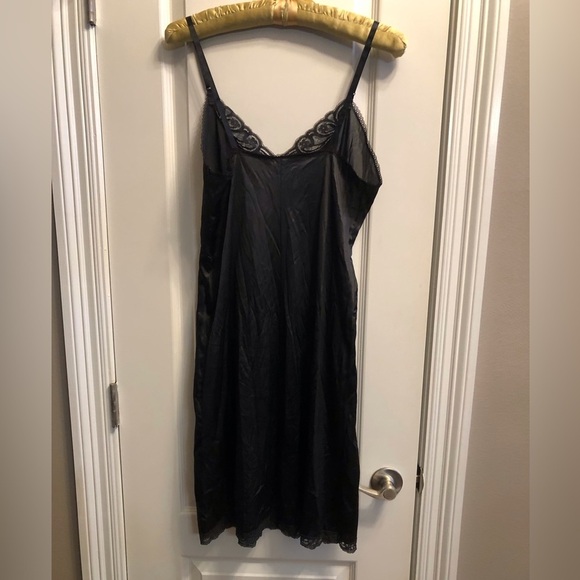 Vintage Black Slip with Lace Trim - Picture 6 of 9